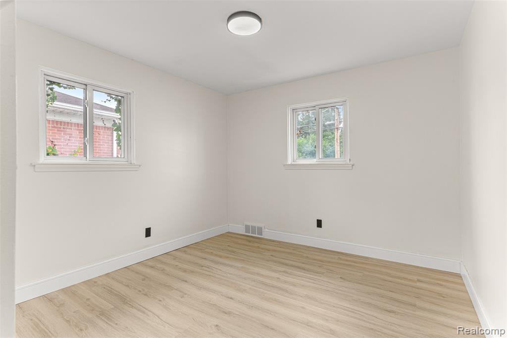 6981 Amboy Street, Dearborn Heights, MI 48127 — Photo 13