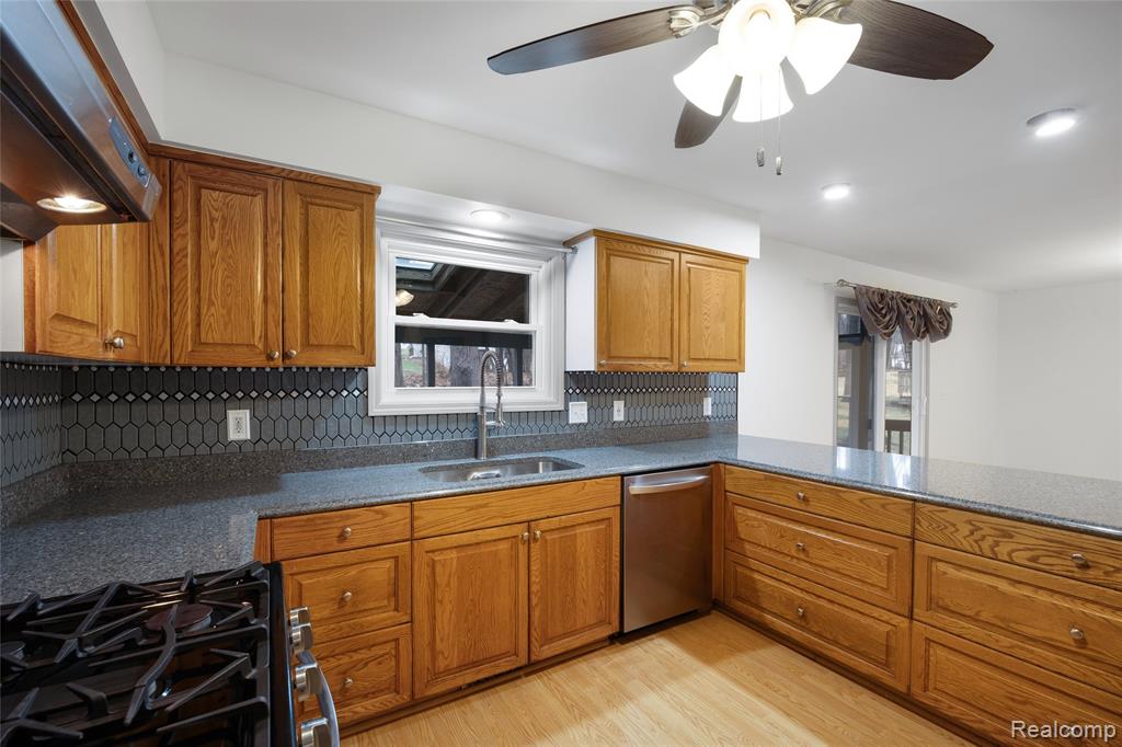 360 Arbor Pine Drive, Ortonville, MI 48462 — Photo 4