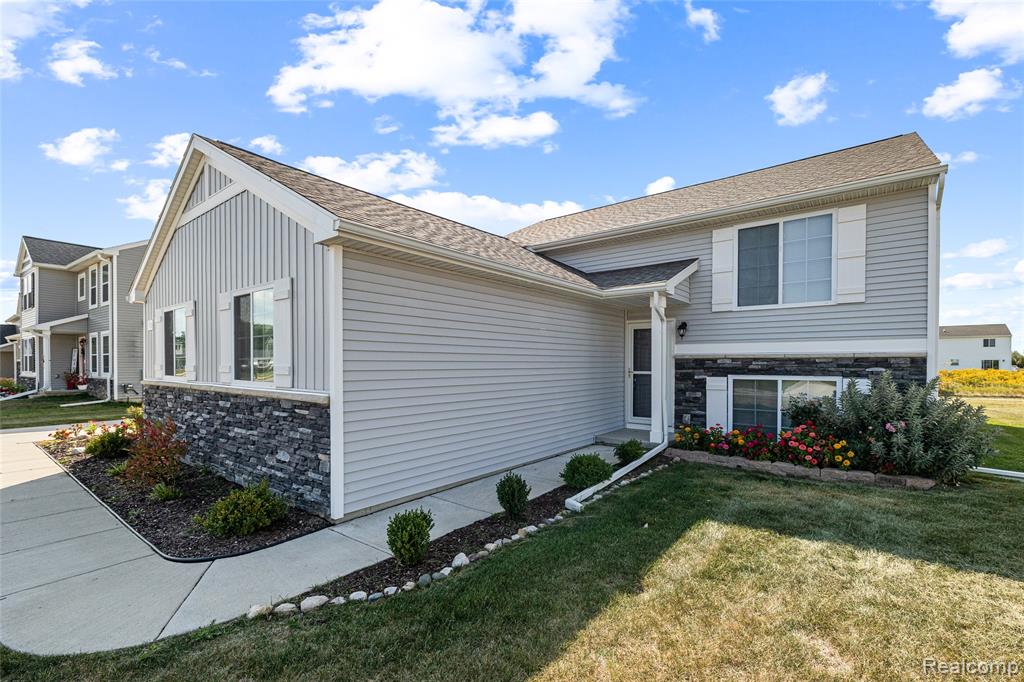 7158 Primrose Lane, Grand Blanc, MI 48439 — Photo 2