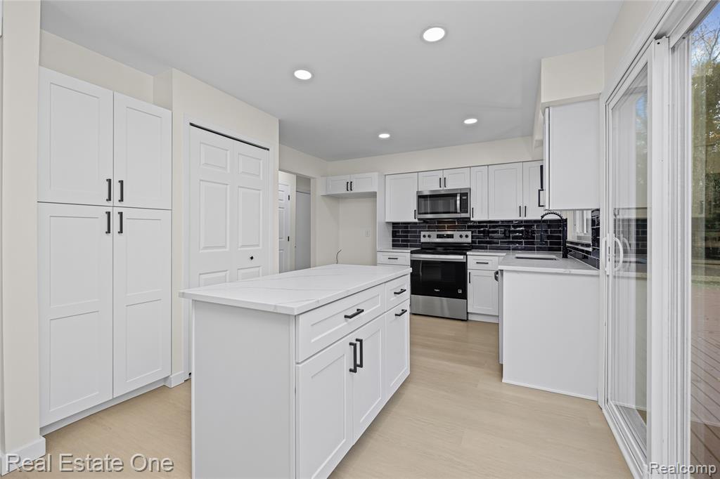 5426 N Piccadilly, West Bloomfield, MI — Photo 20