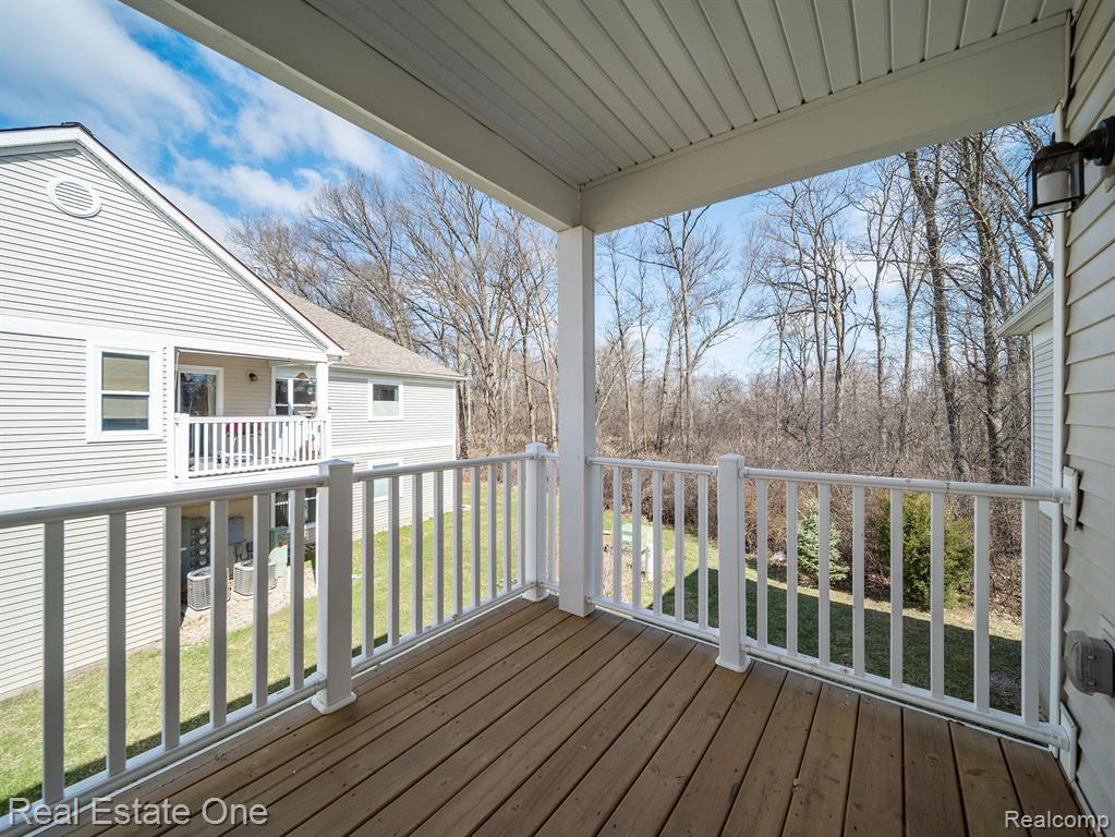 546 FIELDSTONE Circle N, Chelsea, MI 48118 — Photo 9