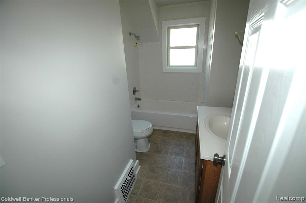 706 N Main Street, Lapeer, MI 48446 — Photo 15