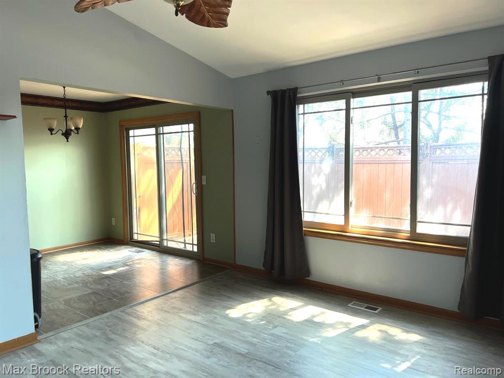 4062 Heatherwood Court, Warren, MI 48092 — Photo 7
