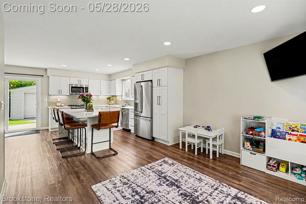 2564 Rainbow Drive, Troy, MI 48083 — Photo 6