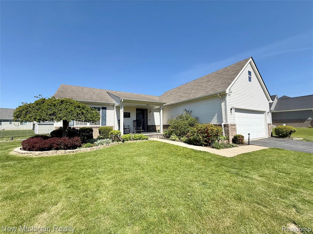 8205 Peninsula Circle, Grand Blanc, MI 48439 — Photo 3