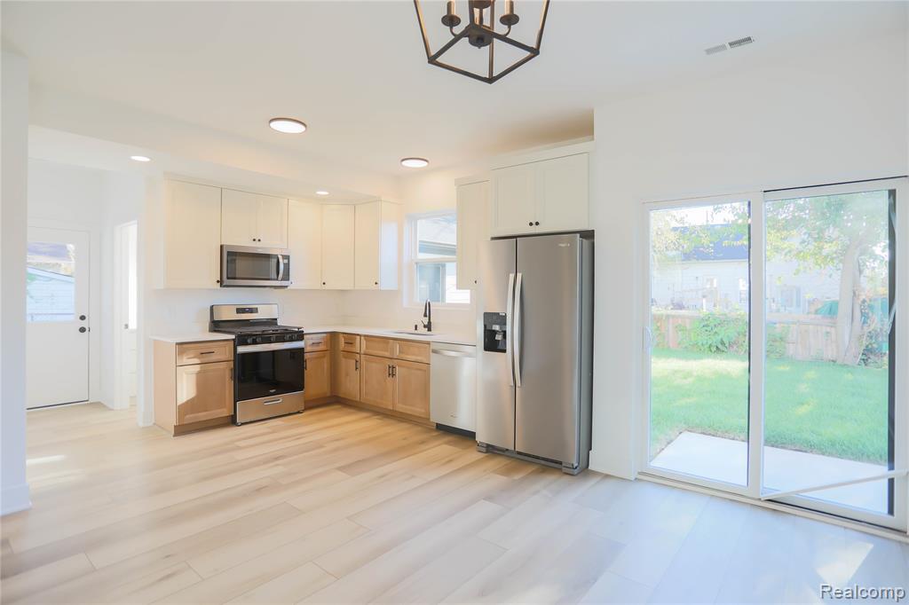 129 South Avenue, Mount Clemens, MI 48043 — Photo 11