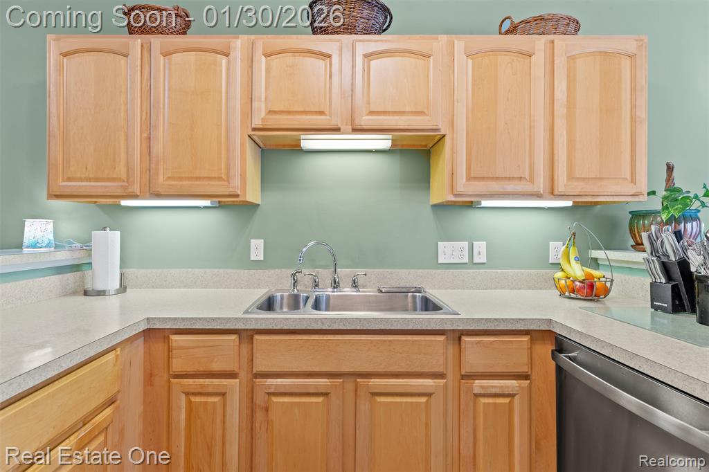 5481 Greenway Drive, 79, Trenton, MI 48183 — Photo 13