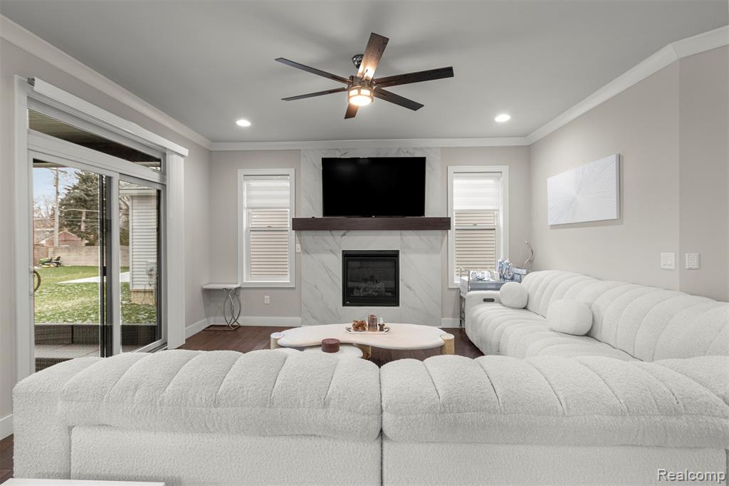 8615 Greendale Drive, Sterling Heights, MI 48312 — Photo 11