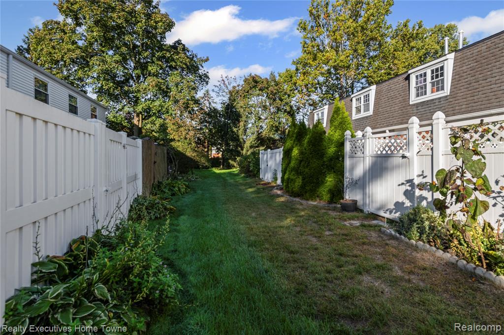 45709 Kensington, Utica, MI 48317 — Photo 25