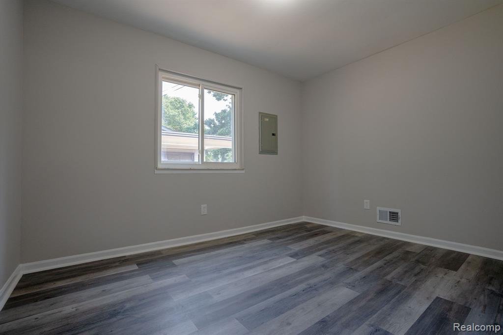 39588 Chart Street, Harrison Township, MI — Photo 16