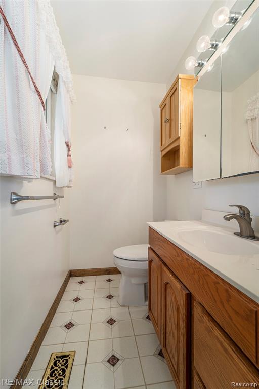 822 Manzano Drive, Wolverine Lake, MI 48390 — Photo 14