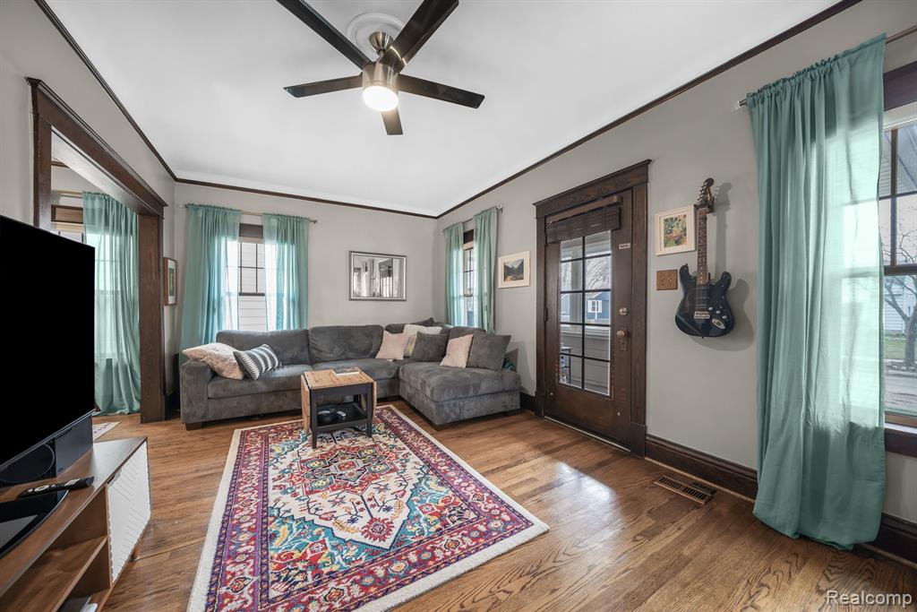 720 S DORCHESTER Avenue, Royal Oak, MI 48067 — Photo 11