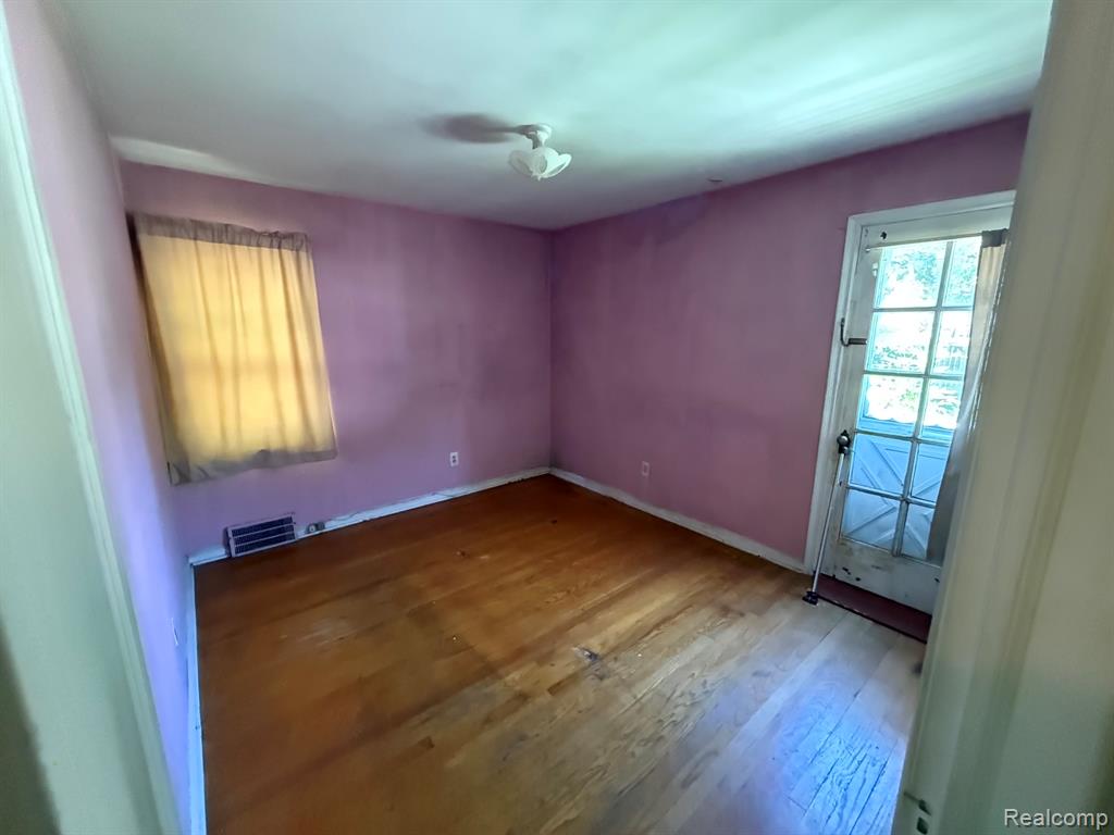 20221 Kenosha Street, Harper Woods, MI 48225 — Photo 10