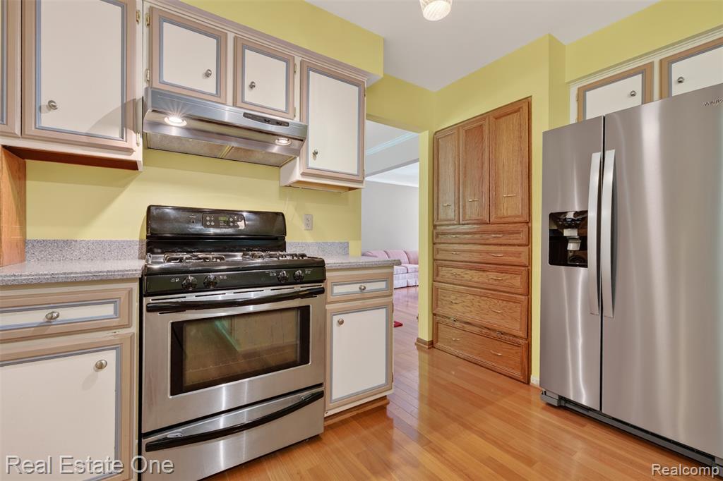 417 Eckford Circle, Troy, MI 48085 — Photo 10