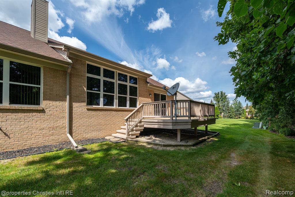 43450 COVE Drive, Clinton Twp, MI 48038 — Photo 25