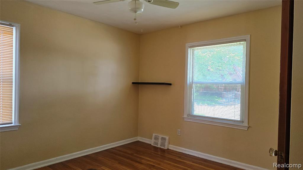 828 E Hayes Avenue, Hazel Park, MI 48030 — Photo 10