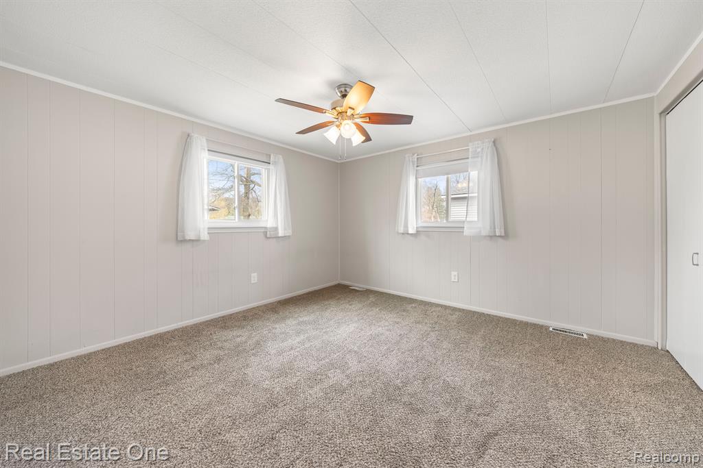 542 SNYDER Road, Highland, MI — Photo 17