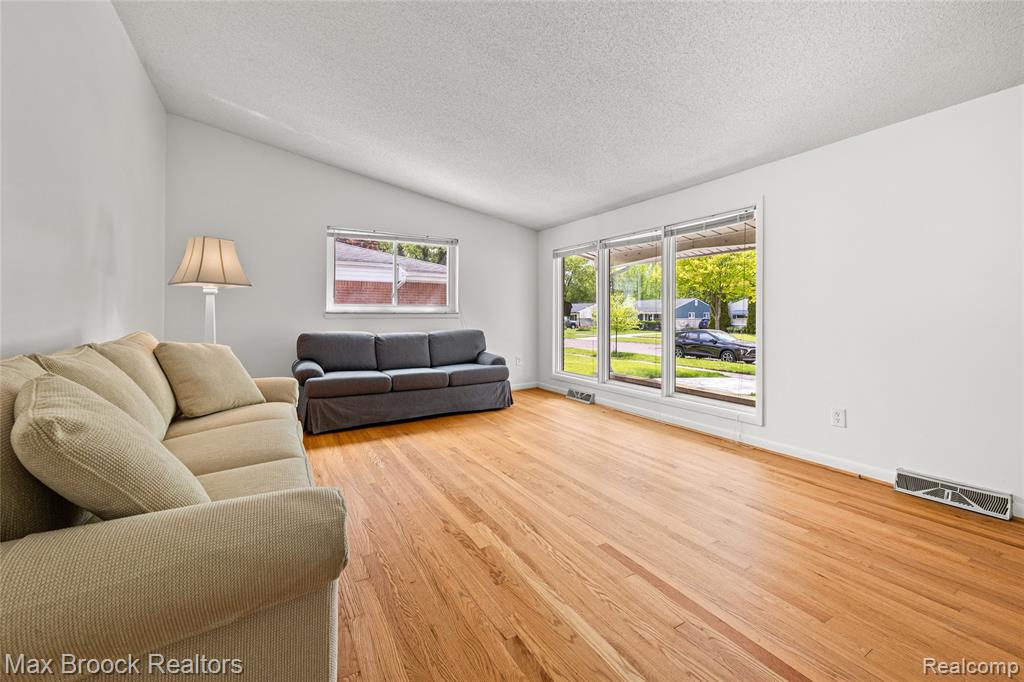 260 Lyons Drive, Troy, MI 48083 — Photo 5
