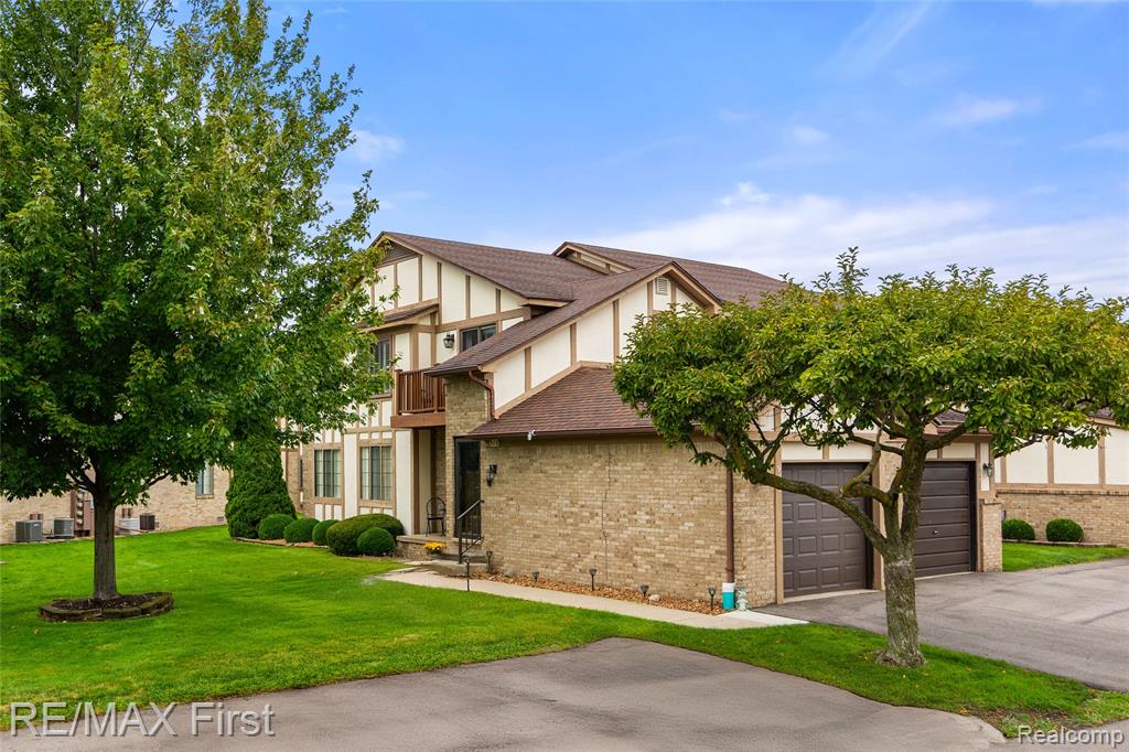 915 Country Club Drive, 32, Saint Clair Shores, MI 48082 — Photo 3