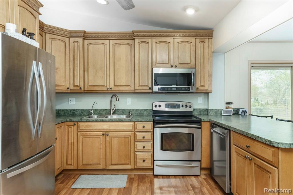 779 JOYCEIL Drive, Waterford, MI 48328 — Photo 20