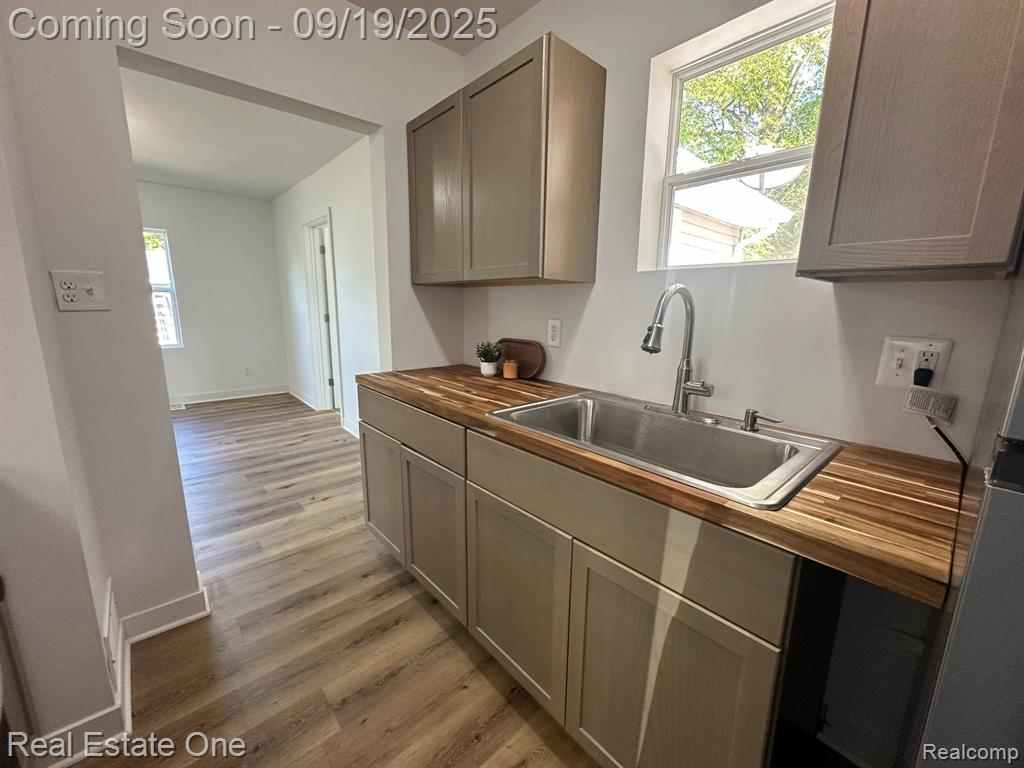6089 Lapeer Road, Burton, MI 48509 — Photo 12