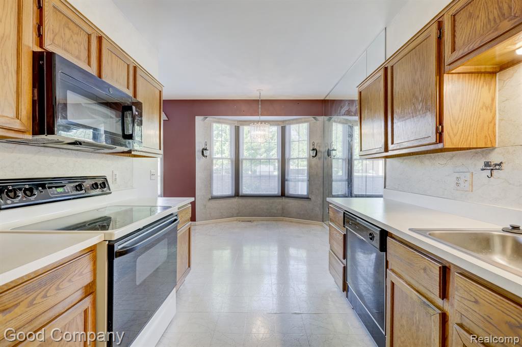 7354 Birkshire, West Bloomfield, MI — Photo 11