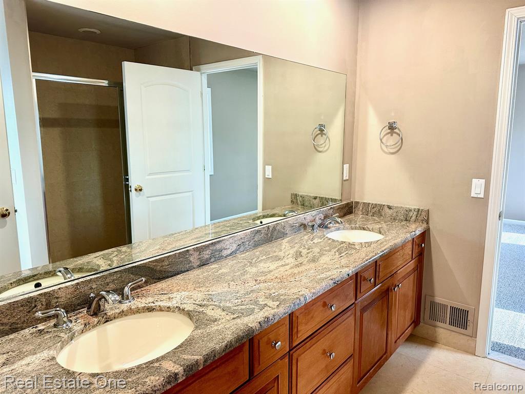 969 Grand Vista Court, Troy, MI 48085 — Photo 13
