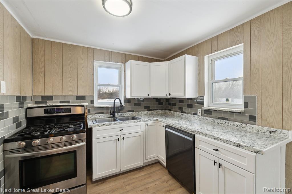 4173 S BELSAY Road, Burton, MI 48519 — Photo 5