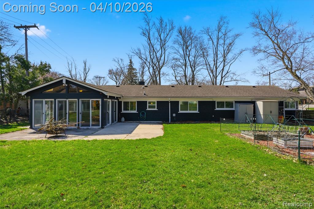 34164 Alta Loma Drive, Farmington, MI 48335 — Photo 24
