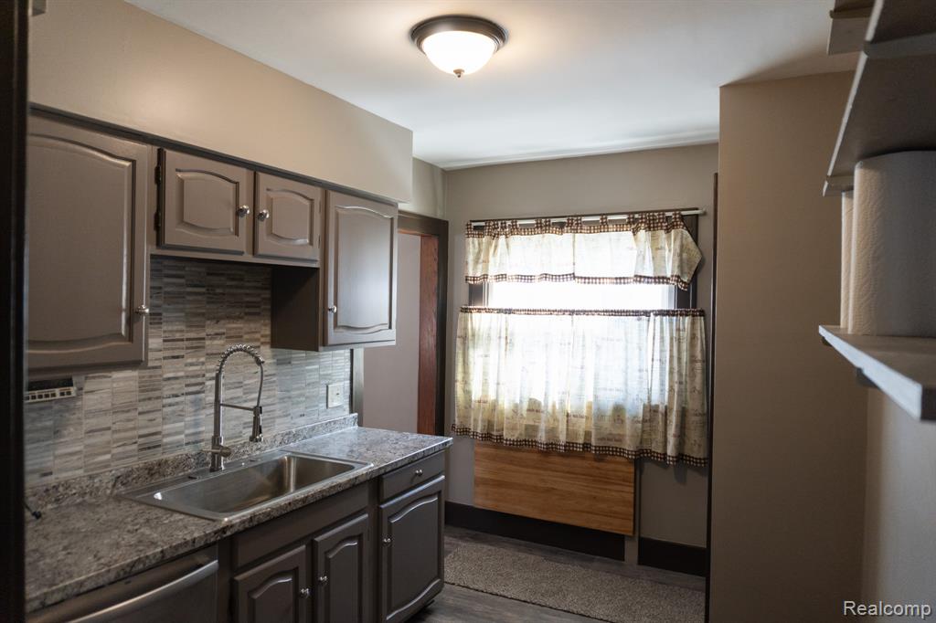 825 Frank Street, Flint, MI 48504 — Photo 10