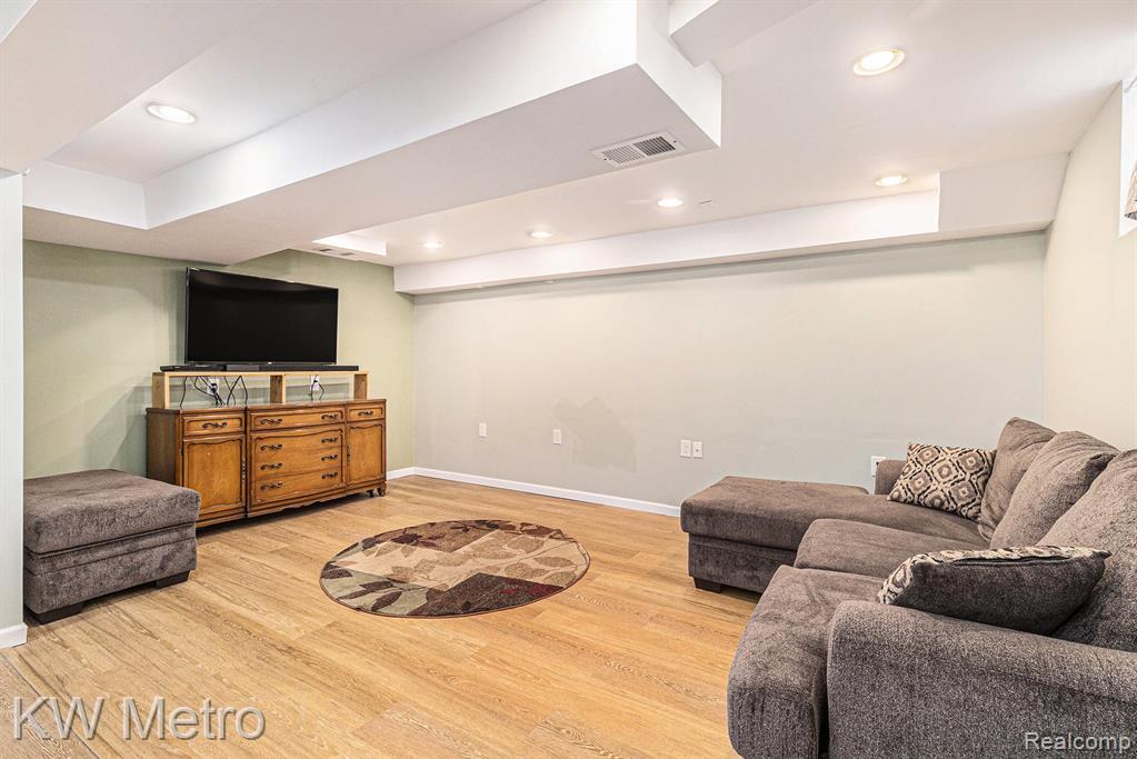 449 Shoreview Drive, Waterford, MI 48328 — Photo 26