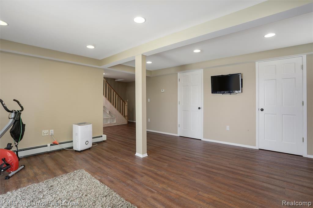 5842 Pleasant Drive, Waterford, MI 48329 — Photo 23