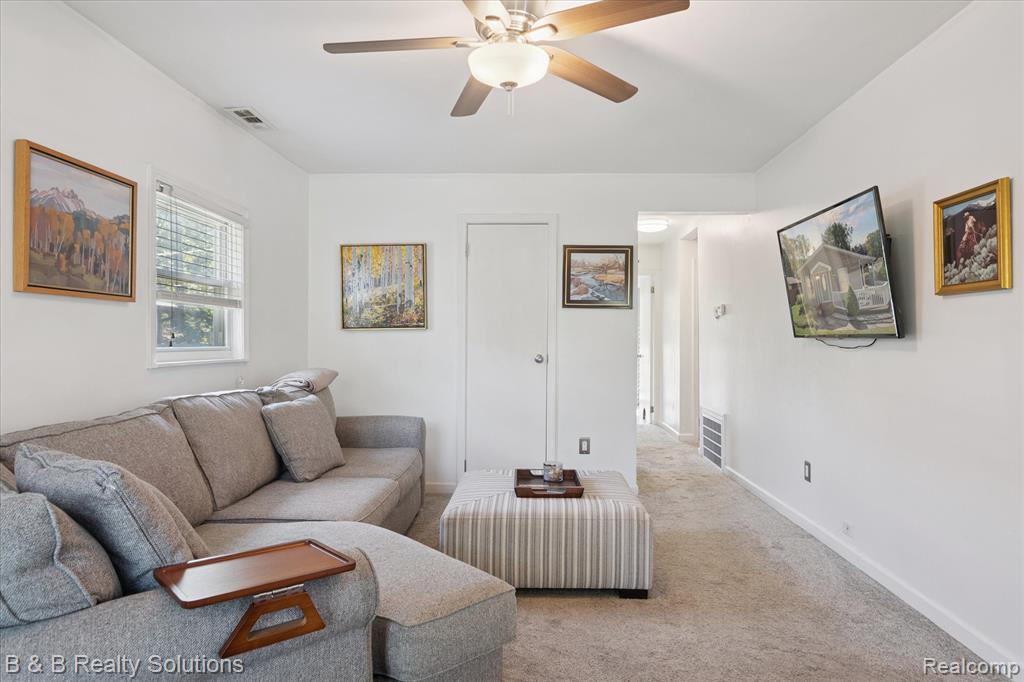 4065 Rosemound Avenue, Waterford, MI 48329 — Photo 11