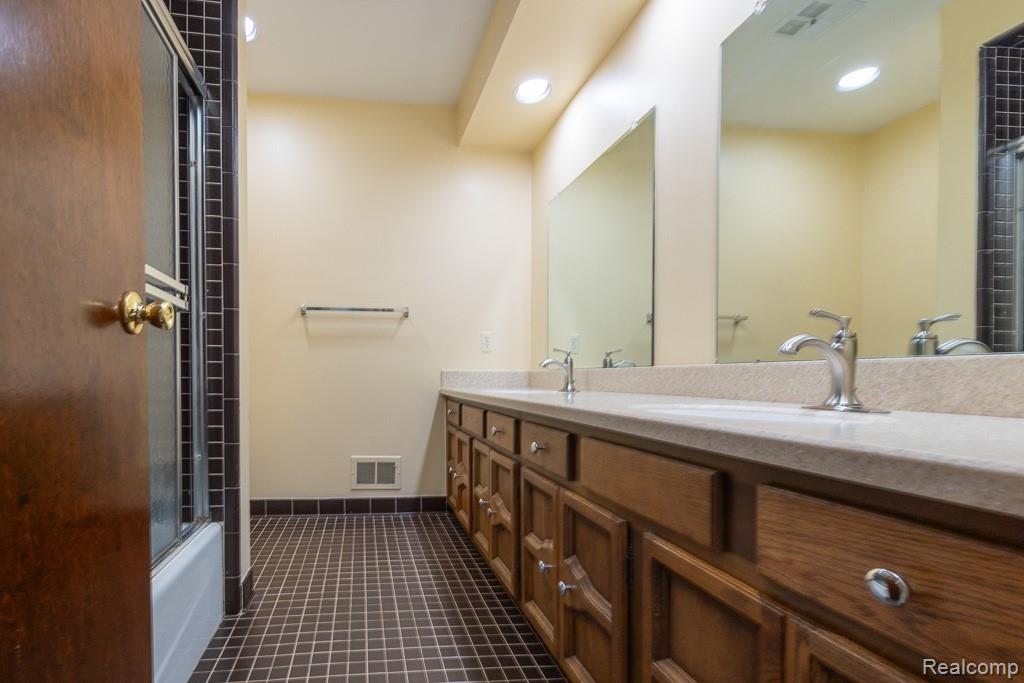 6275 Fairbrook Court, West Bloomfield, MI — Photo 60