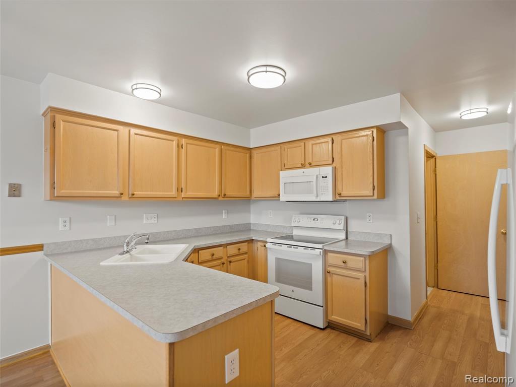 5716 Victory Circle, Sterling Heights, MI 48310 — Photo 3