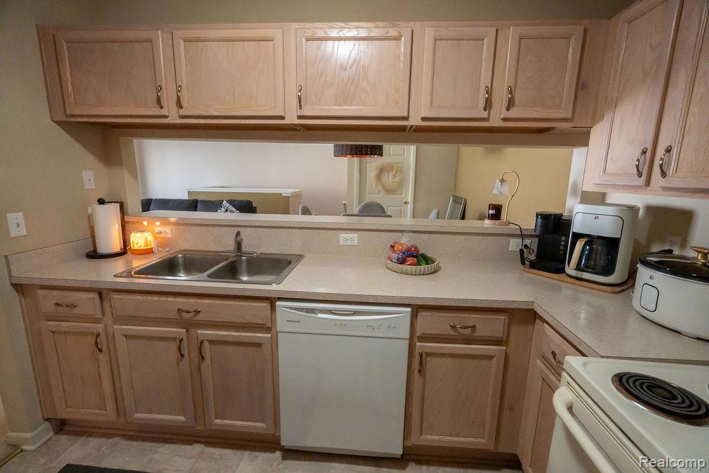 23010 Fairlane Boulevard, Woodhaven, MI 48183 — Photo 16