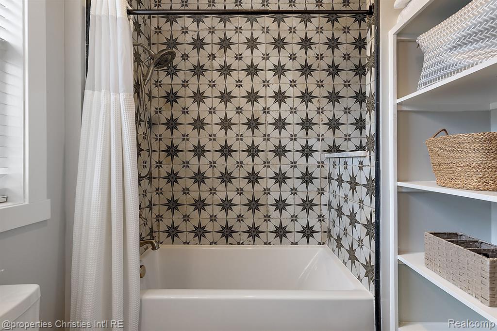 13103 KINGSTON Avenue, Huntington Woods, MI — Photo 34