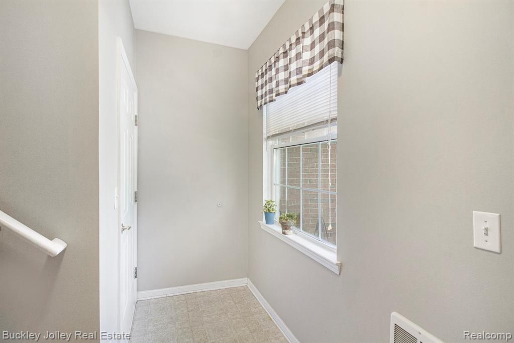 1018 Shiawassee Circle, Howell, MI 48843 — Photo 15
