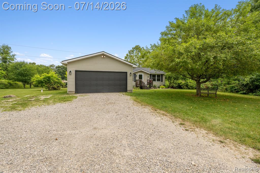 5891 Campbell Corners Drive, Howell, MI 48855 — Photo 2