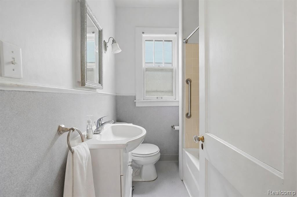 1239 Maryland Street, Grosse Pointe, MI 48230 — Photo 12