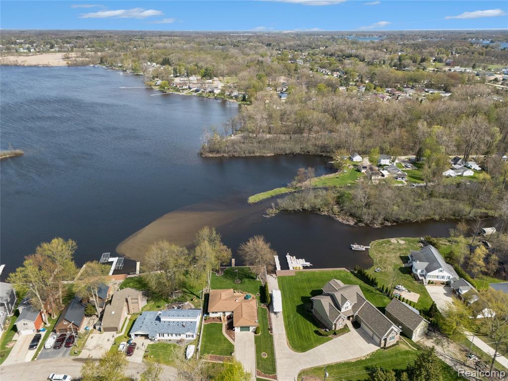 3138 Ponemah Drive, Fenton, MI 48430 — Photo 30