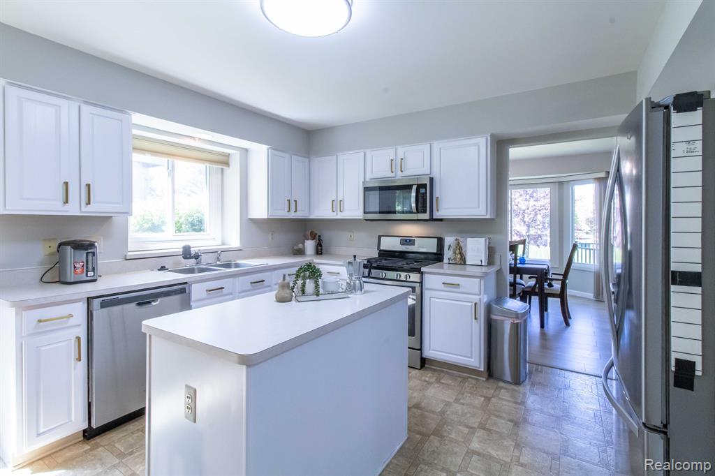 42852 SANDSTONE Drive, Novi, MI 48377 — Photo 13