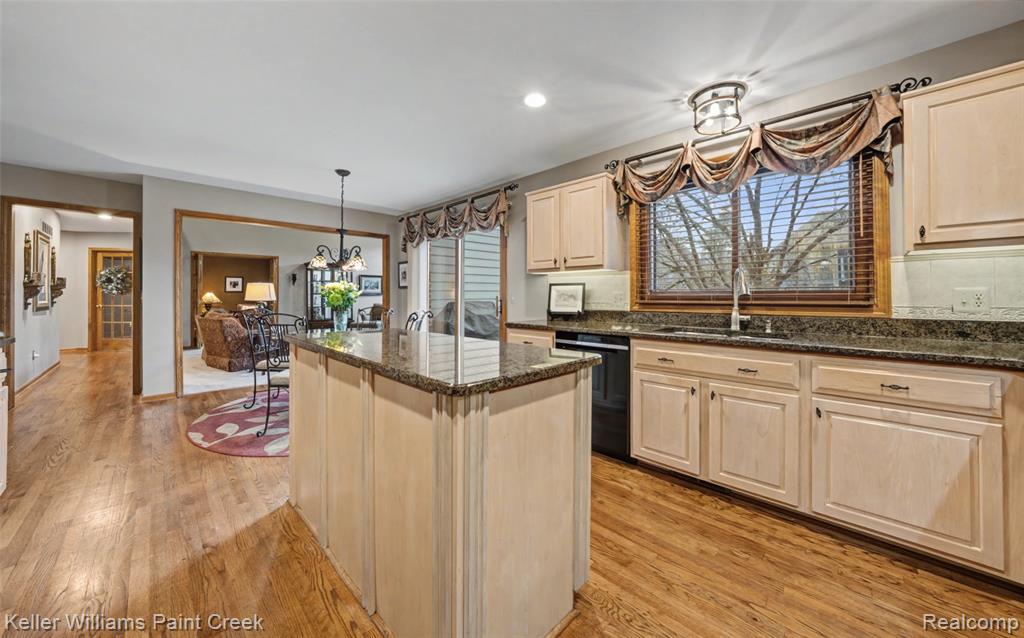 247 Glenmoor Drive S, Rochester, MI 48307 — Photo 10