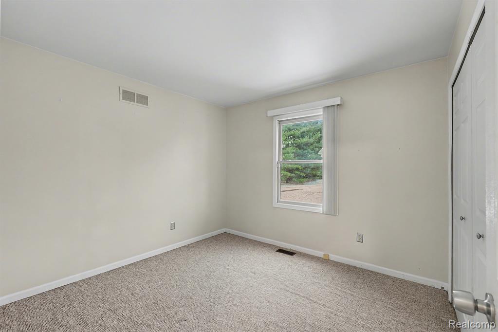 41916 King Edward Court, Clinton Twp, MI 48038 — Photo 12