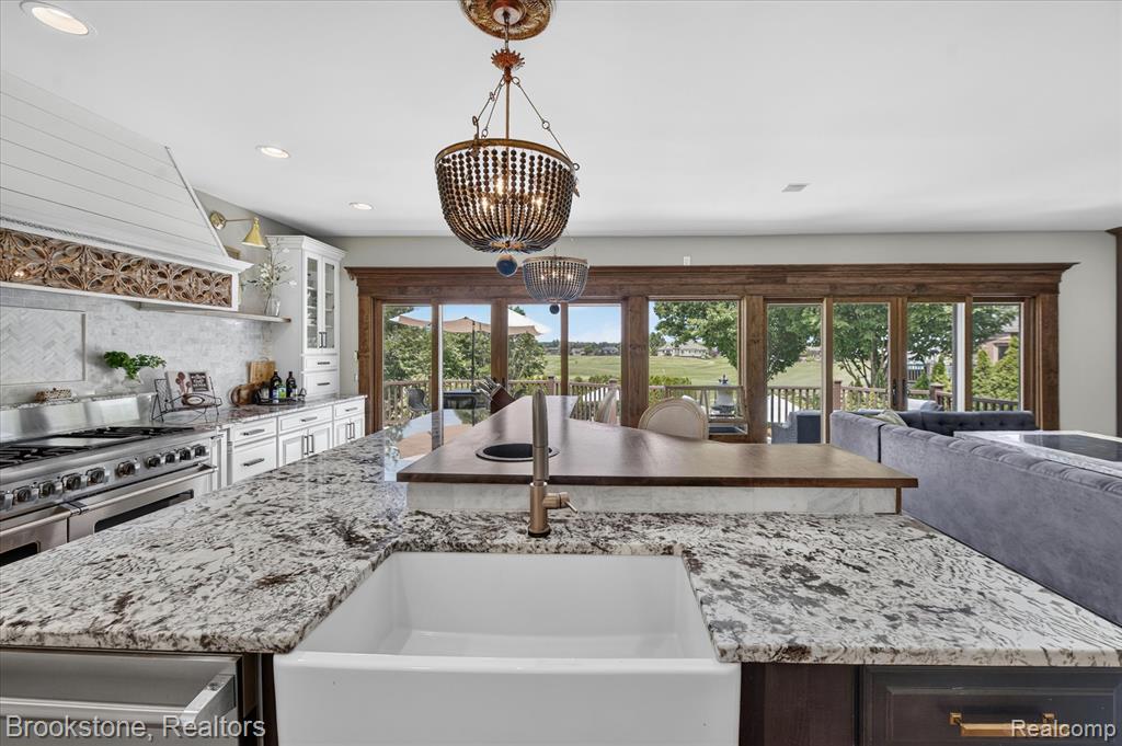 1270 Gleneagles, Highland, MI — Photo 16