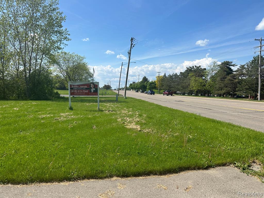8000 S SAGINAW Street, Grand Blanc, MI 48439 — front exterior