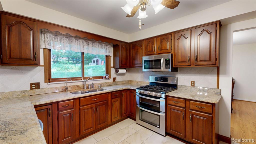 6624 Wellesley Terrace, Clarkston, MI — Photo 16