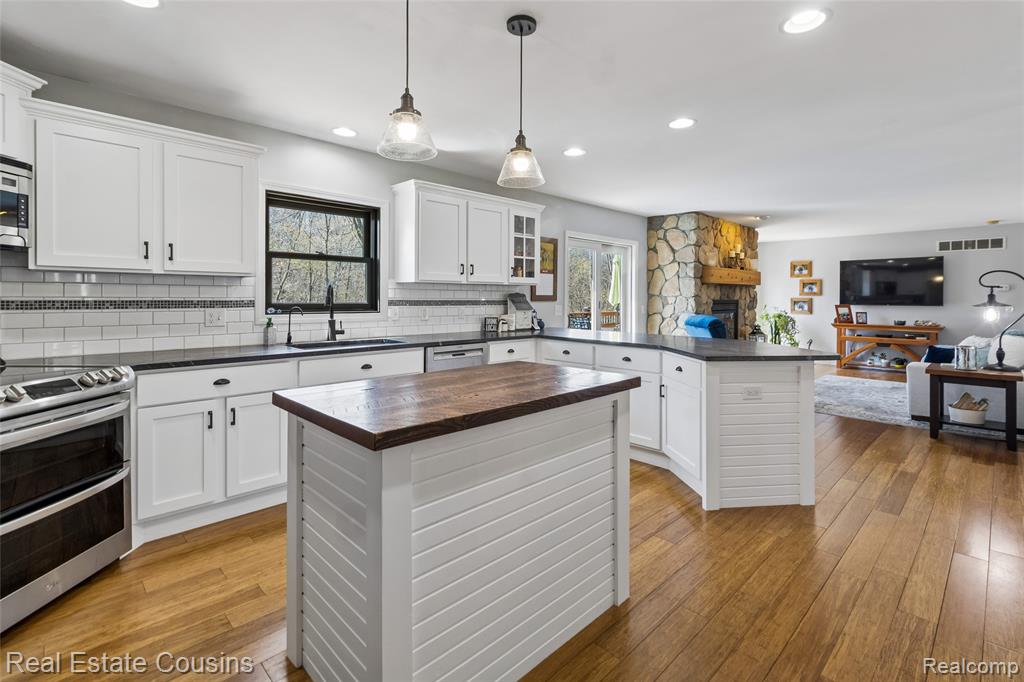 7249 Driftwood Drive, Fenton, MI 48430 — Photo 10