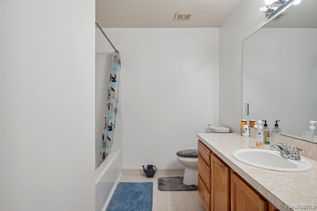 435 Carson Drive, Westland, MI — Photo 17