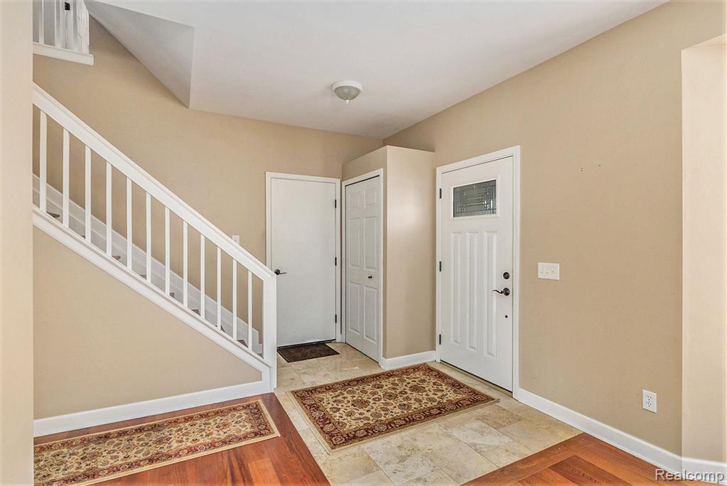 7346 HOGAN Drive, Ypsilanti, MI 48197 — Photo 4